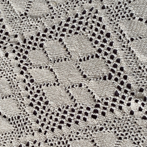 Violet Linen Stars Ivory Table Cloth 60" x 90" - Picture 3 of 8